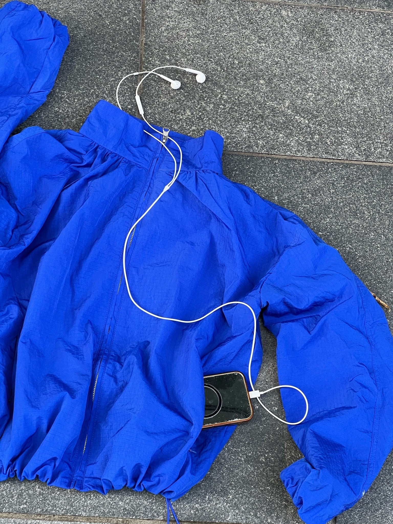 Fell in love with this new windbreaker OMG I NEED TO RUN MORE JUST TO WEAR IT 💙

#LTKFashionMonth #LTKstyletip #LTKfitness