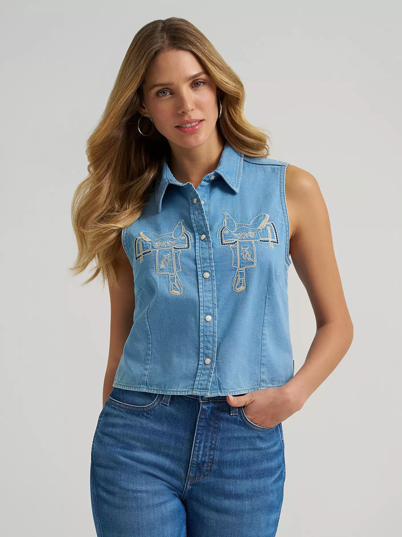 Women's Saddle Embroidered Denim Sleeveless Snap Shirt | Wrangler