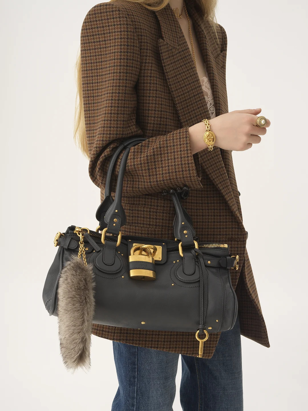 The Treasure Tails charm in shearling | Chloe US
