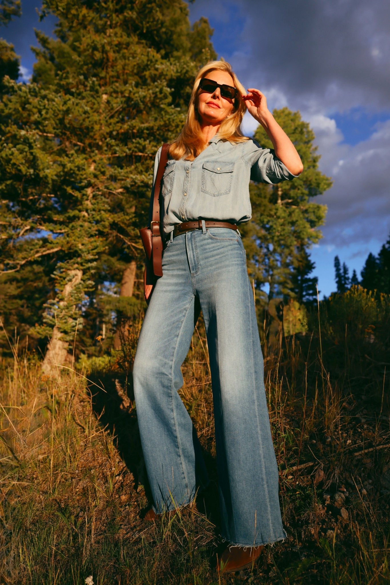An outfit I’m wearing on repeat — simple yet chic denim on denim. These jeans are sooo soft and stretchy yet don’t stretch out, the fit of the top is relaxed but tucked in is the perfect classic look. Add a brown tote for the finishing touch. 