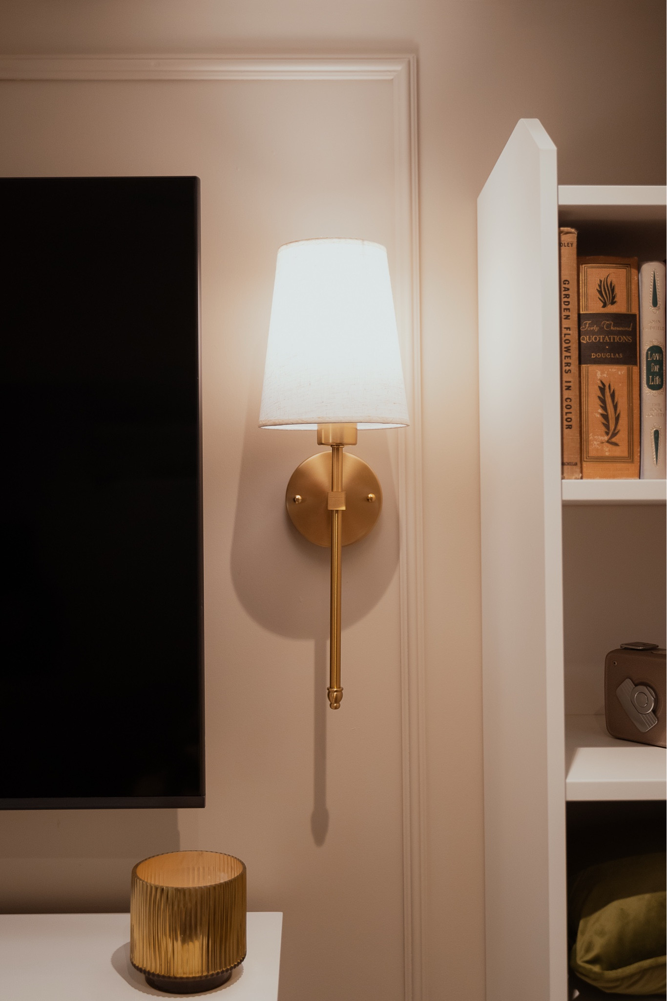 These battery powered sconces have been SO LOVELY! They hold a long charge, are easy to assemble and have many different light and colour settings! Cant recommend these enough they look SO EXPENSIVE in our home! ✨

#LTKHome