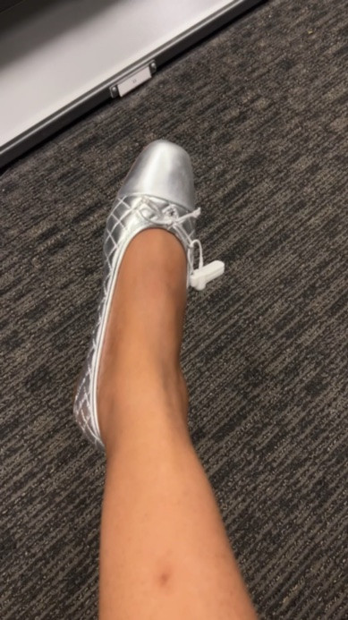 Metallic ballet flats for the win! Sparkle and shine while being comfortable