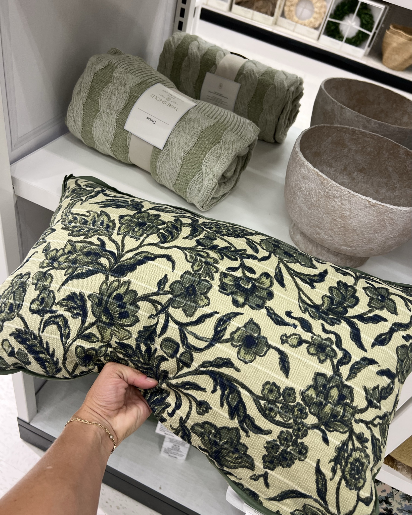 Floral throw pillow by Studio McGee by Threshold

This throw pillow is even more beautiful in person. Perfect addition to any couch or chair.



#LTKActive #LTKHome #LTKSeasonal