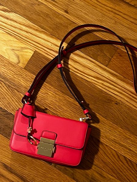 Red details for valentine’s date or everyday outings 

#LTKitbag