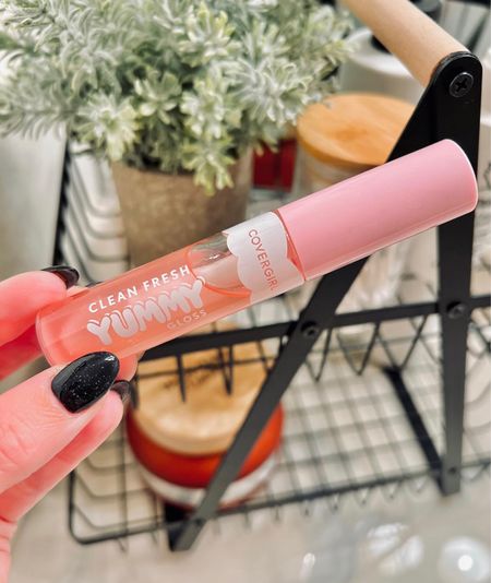 This COVERGIRL yummy lip gloss is one of my go tos! I reach for it everytime.

#amazon #beauty #covergirl #yummygloss #lipgloss #puckerup #plumppout

#LTKbeauty #LTKfindsunder50