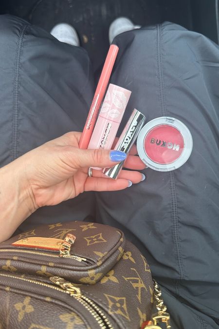 My go to beauty products on sale right now! 

Lipstick 
Lip balm 
Lip liner 
Blush 

#LTKStyleTip #LTKSaleAlert #LTKBeauty
