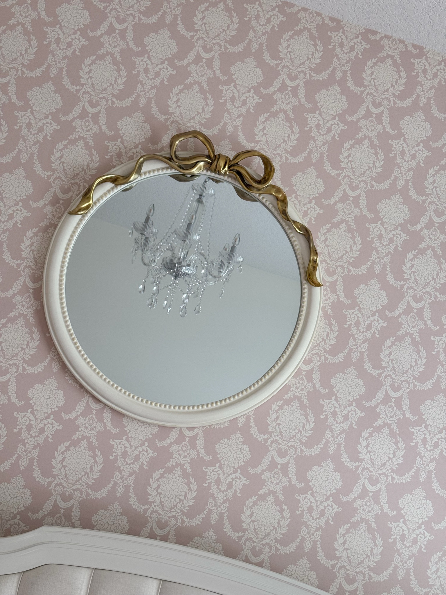 This mirror & wallpaper is seriously dreamy!!🎀☁️🪞

#LTKfamily