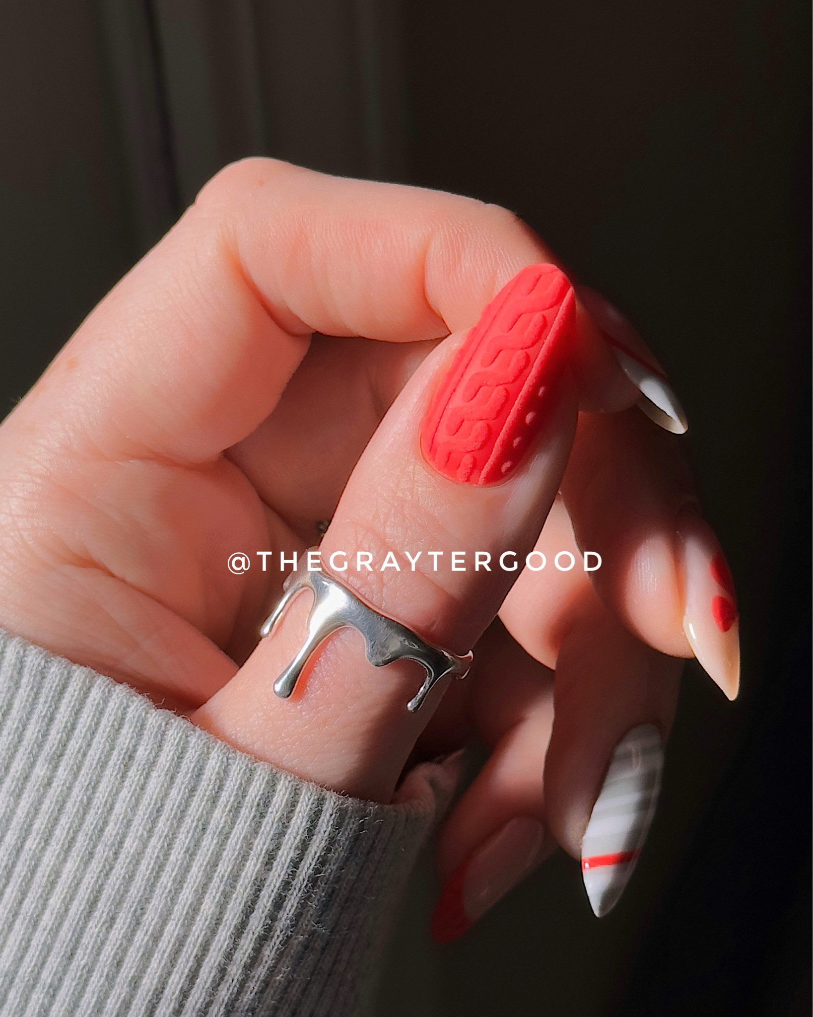 peppermint sweater nails 💅🏻✨💄🎄🎀 #nails #nailart #christmasnails #thegraytergood

#LTKSeasonal #LTKHoliday #LTKBeauty