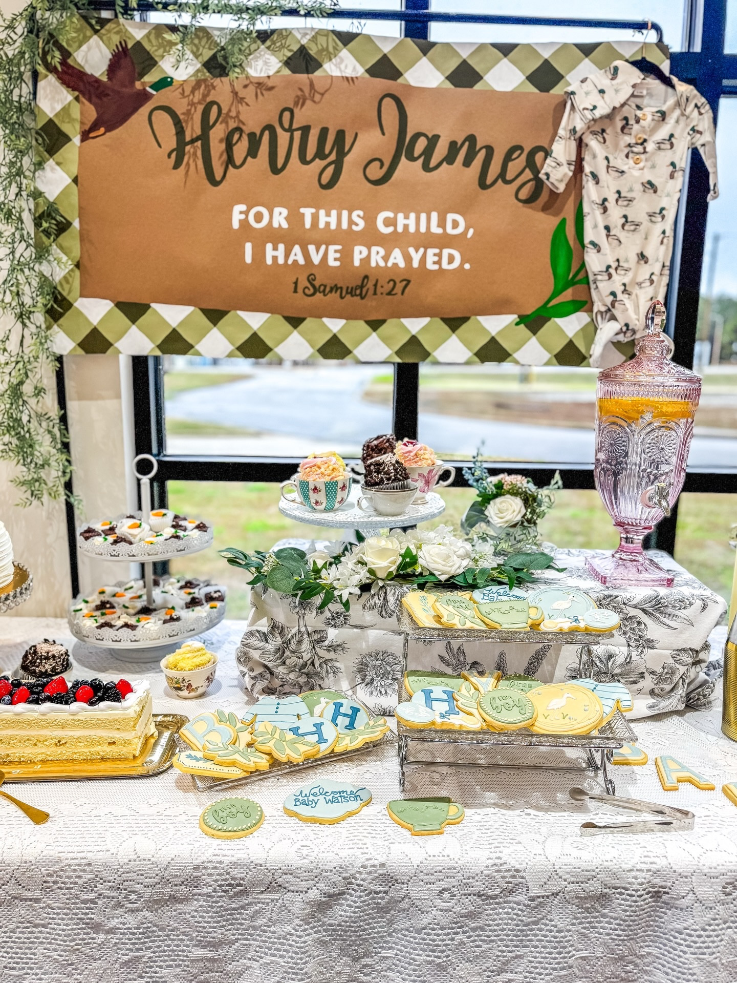 I feel like I was MIA last week because it was baby shower week! We spent all week preparing for the sweetest shower 🥰

There were so many special details & I thought it would be fun to share some stills of the day with you 💙

Today was a no school/work day & we are all cozily recovering from the big weekend at home! 

Anyone else get a relaxing snow day today?