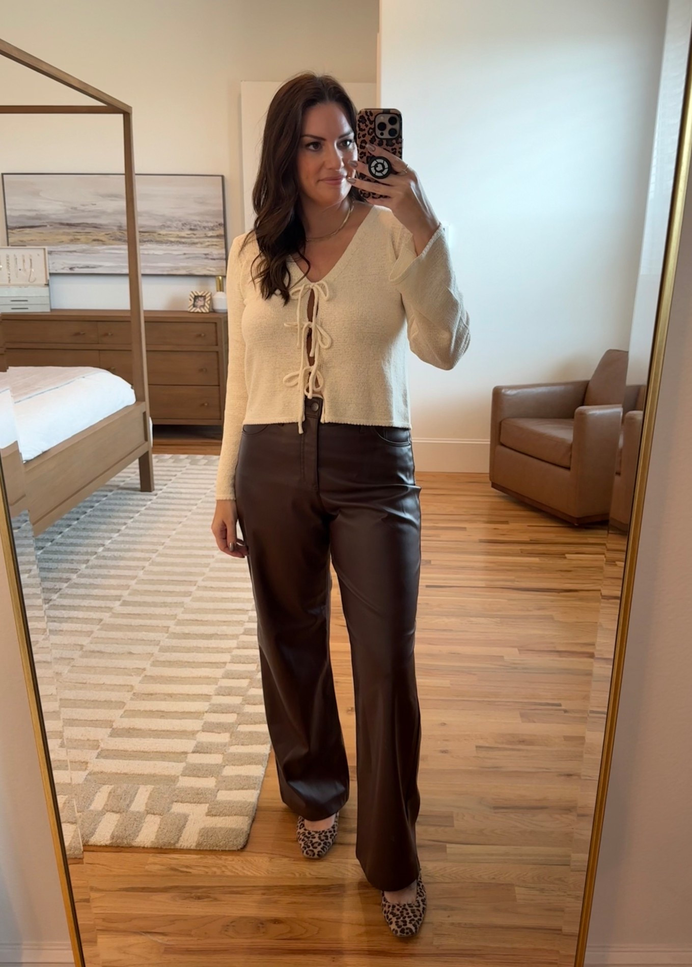 Chocolate brown, but make it chic 🤎 Loving these high-waisted faux leather wide-leg jeans styled with this bow-front sweater from Express ✨
