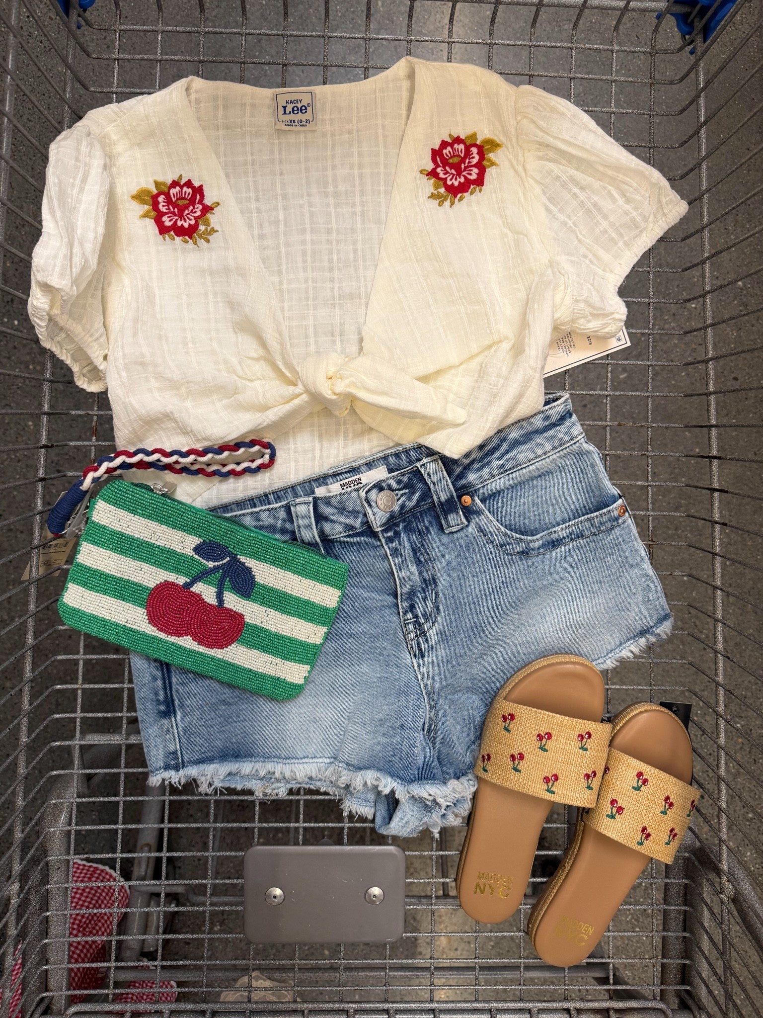 Easy summer look to throw together! Everything is under $30!

Country concert outfit, summer, summer outfit, summer fashion, denim shorts, crop top, sandals, beaded bag, Walmart fashion, affordable fashion

#LTKdayinmylife #LTKSeasonal
