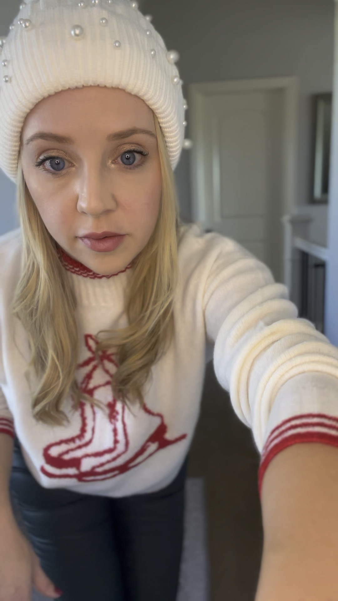 Festive holiday outfit that I’d wear to a holiday party or a holiday brunch! Sized down to xs in this holiday sweater and similar beanie, coated jeans, and mules.
Holiday outfit, holiday sweater, winter outfit, Christmas outfit 

#LTKHoliday #LTKSaleAlert #LTKVideo