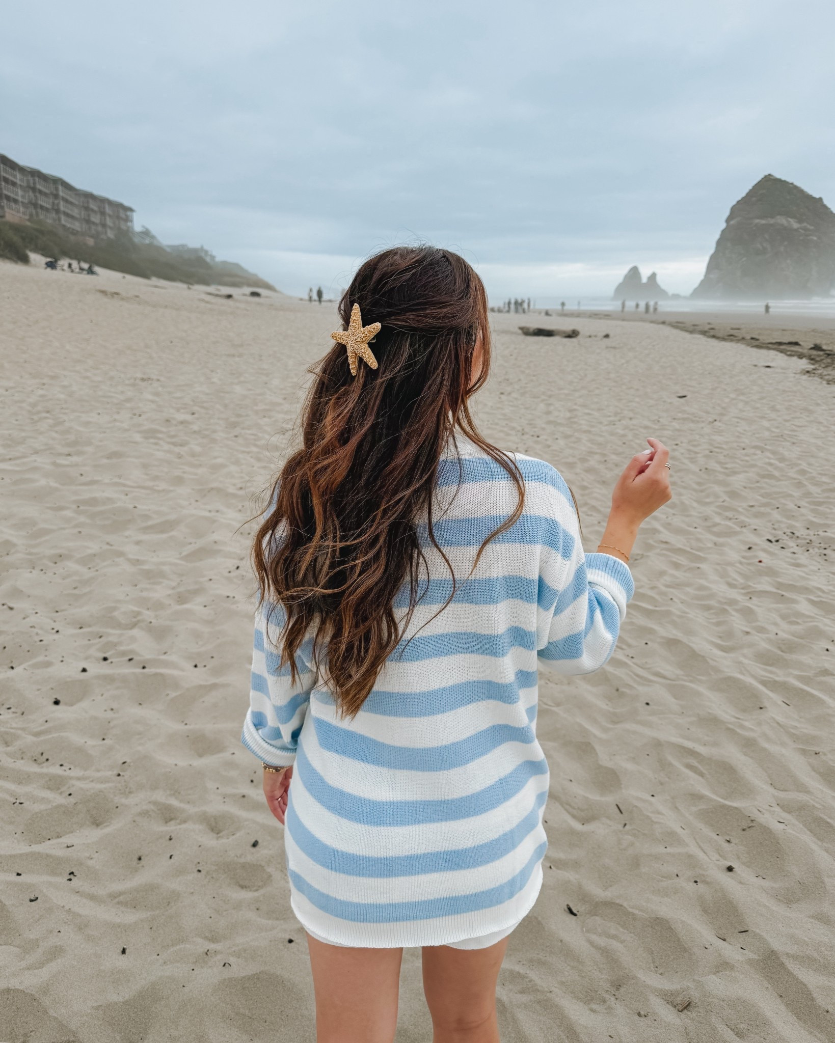 Wearing a size small and I’m 5’3"