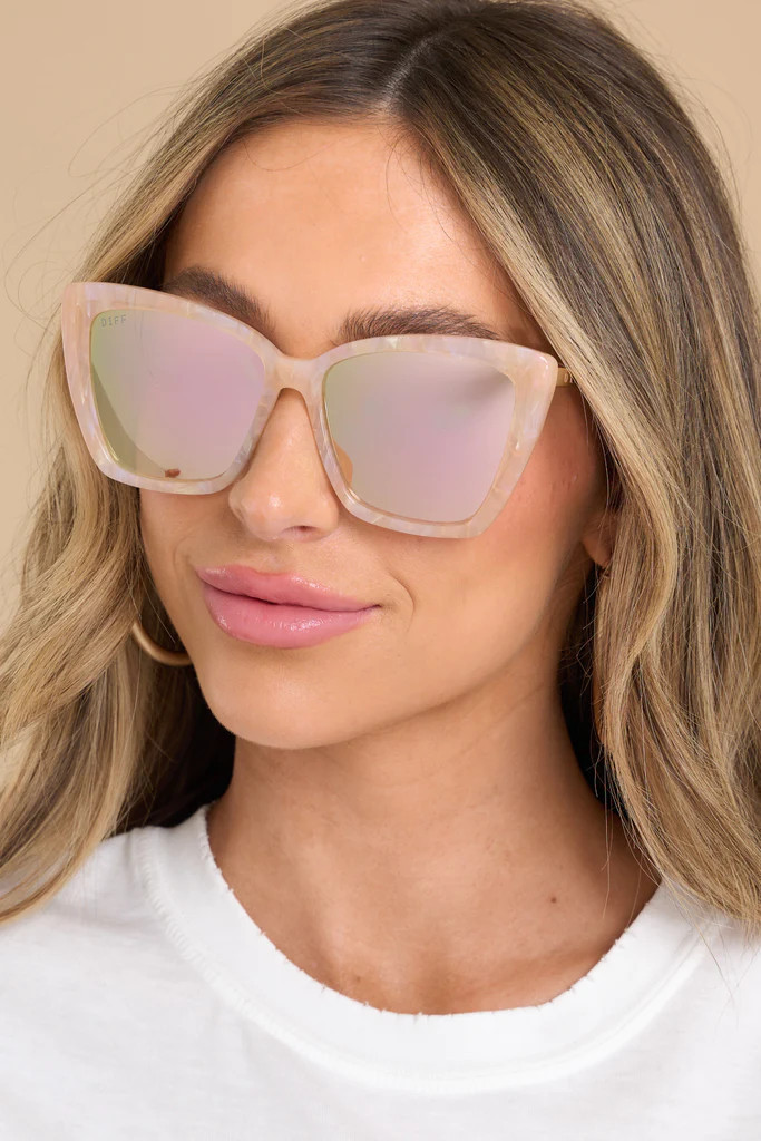 Becky IV Citrine Pearl Brown Gradient Polarized Sunglasses | Red Dress 