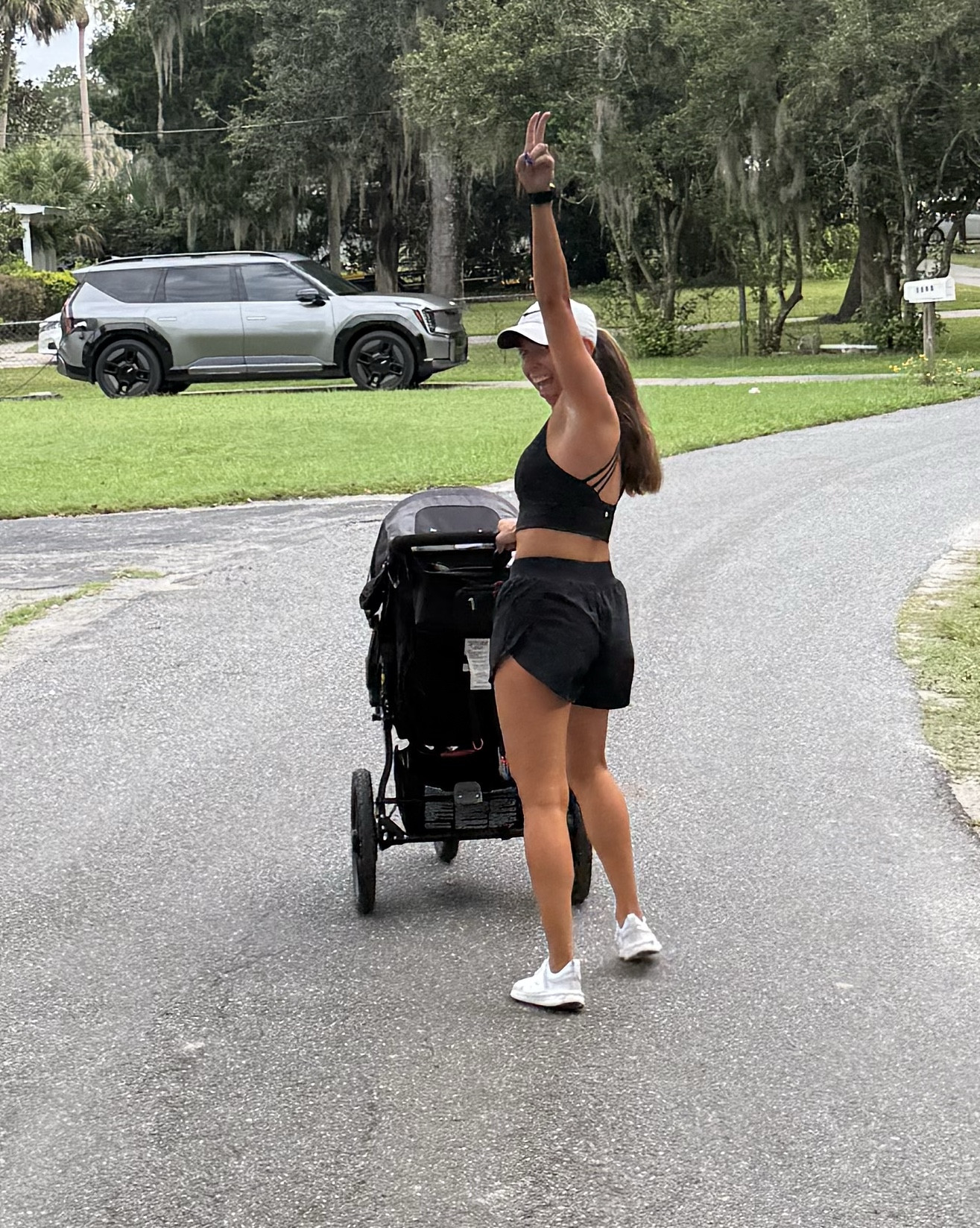 Workout outfit of the day 
.
Lulu look alike for half the price 
.
Running stroller / runner/ momlife 

#LTKActive #LTKFamily #LTKFindsUnder100