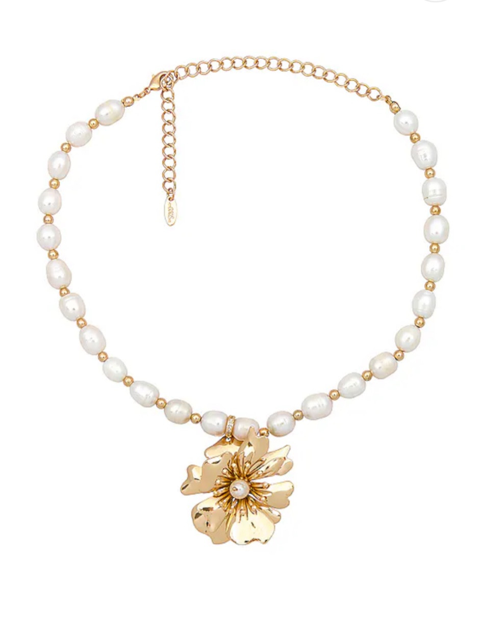 Flower necklace, pearl necklace, gold necklace, statement necklace, gold jewellery, summer jewellery 

#LTKsummer #LTKeurope #LTKstyletip