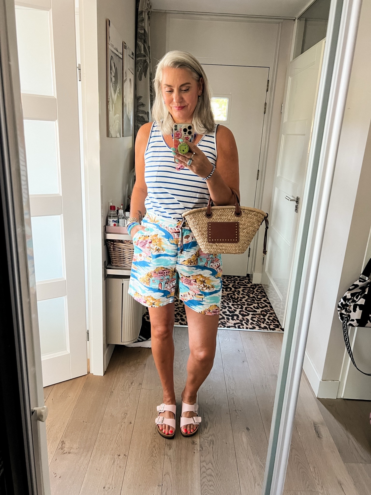 OOTD - Woensdag. Blauw gestreepte tanktop (oud, gekocht op Ibiza) en een short van Boden. Roze Birkenstock sandalen en een rieten tasje.

#LTKnederlands #LTKeurope #LTKsummer