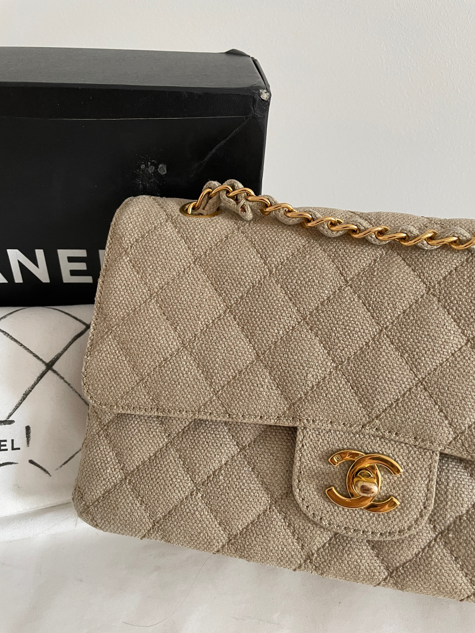 Chanel Medium Timeless Canvas Beige 

#chanel #chaneltimeless #chanelbag #chanelcanvas