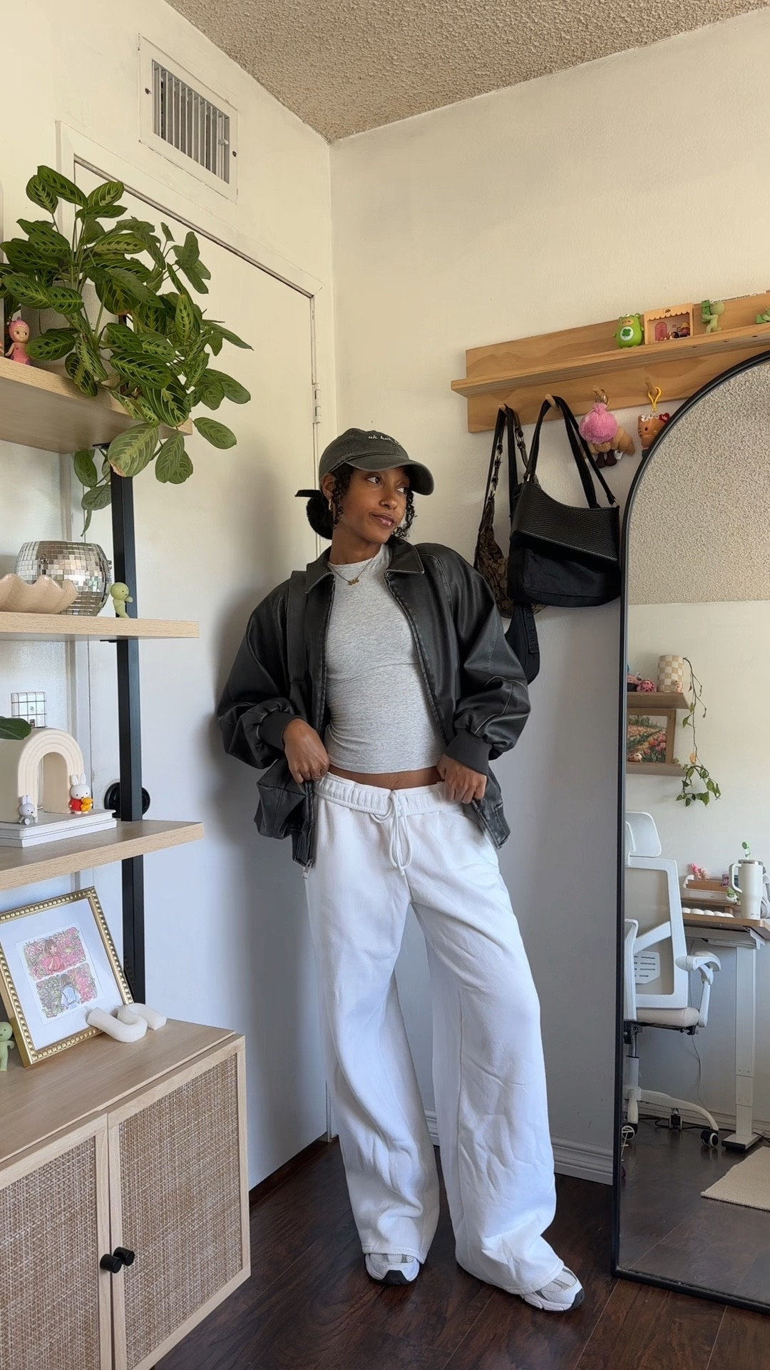 comfy casual 🧸

casual outfit, sweatpants, skims, oversized jacket, baseball hat, outfit of the day, outfit inspo

#LTKVideo #LTKFindsUnder100