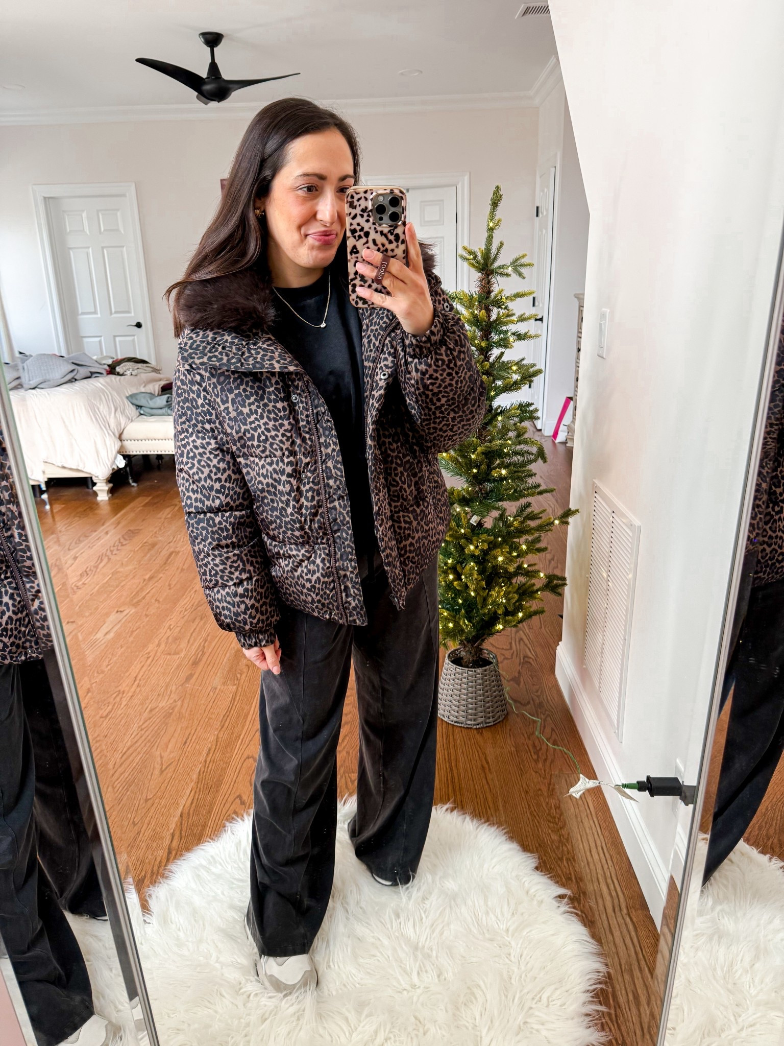 Gap leopard jacket on major sale!!
Size smalll

#LTKHoliday #LTKSaleAlert #LTKFindsUnder100