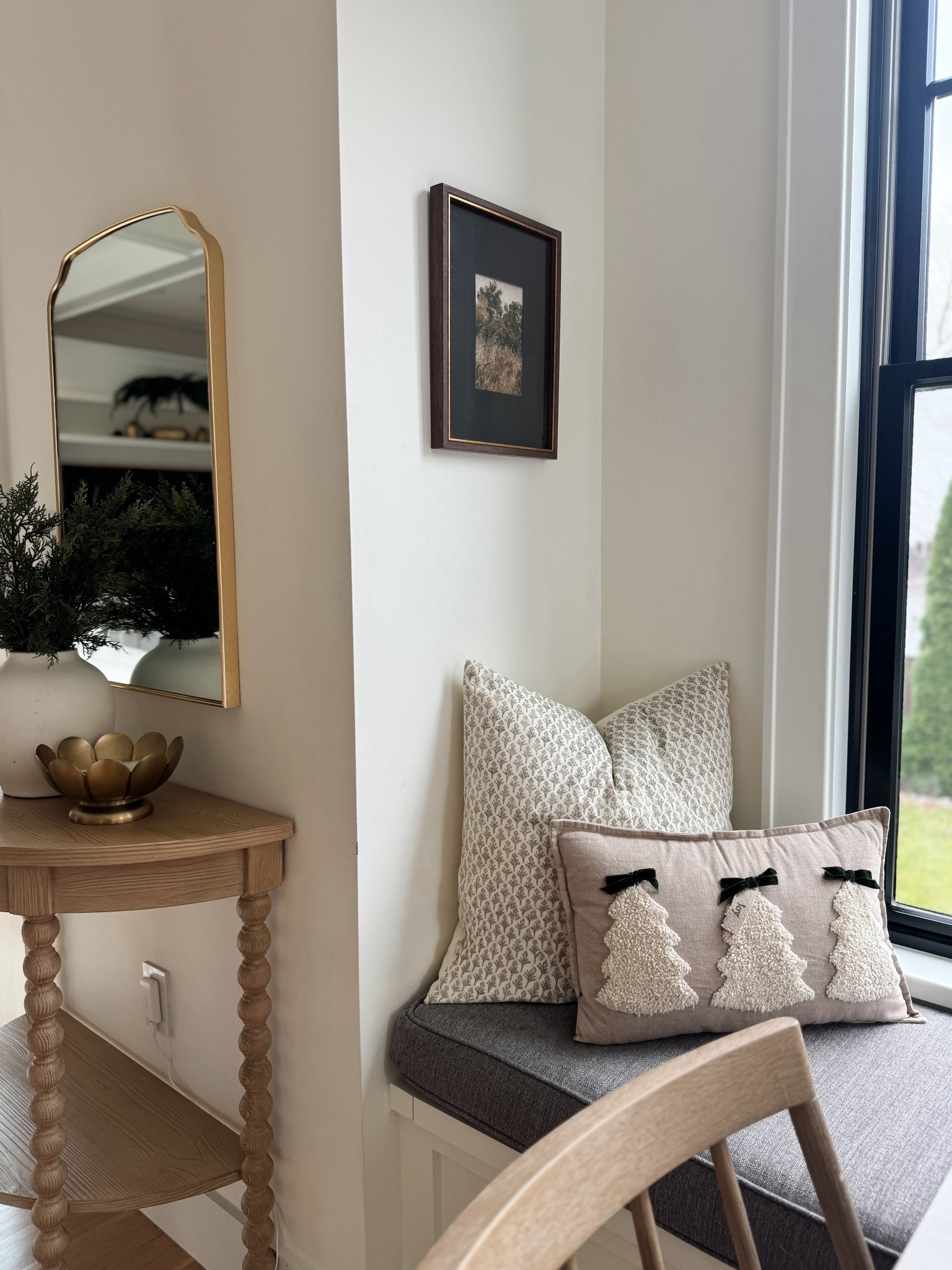Shop my cozy styled banquette bench in my breakfast nook - all decorated for the holidays!

#LTKHome #LTKstorytime #LTKHoliday