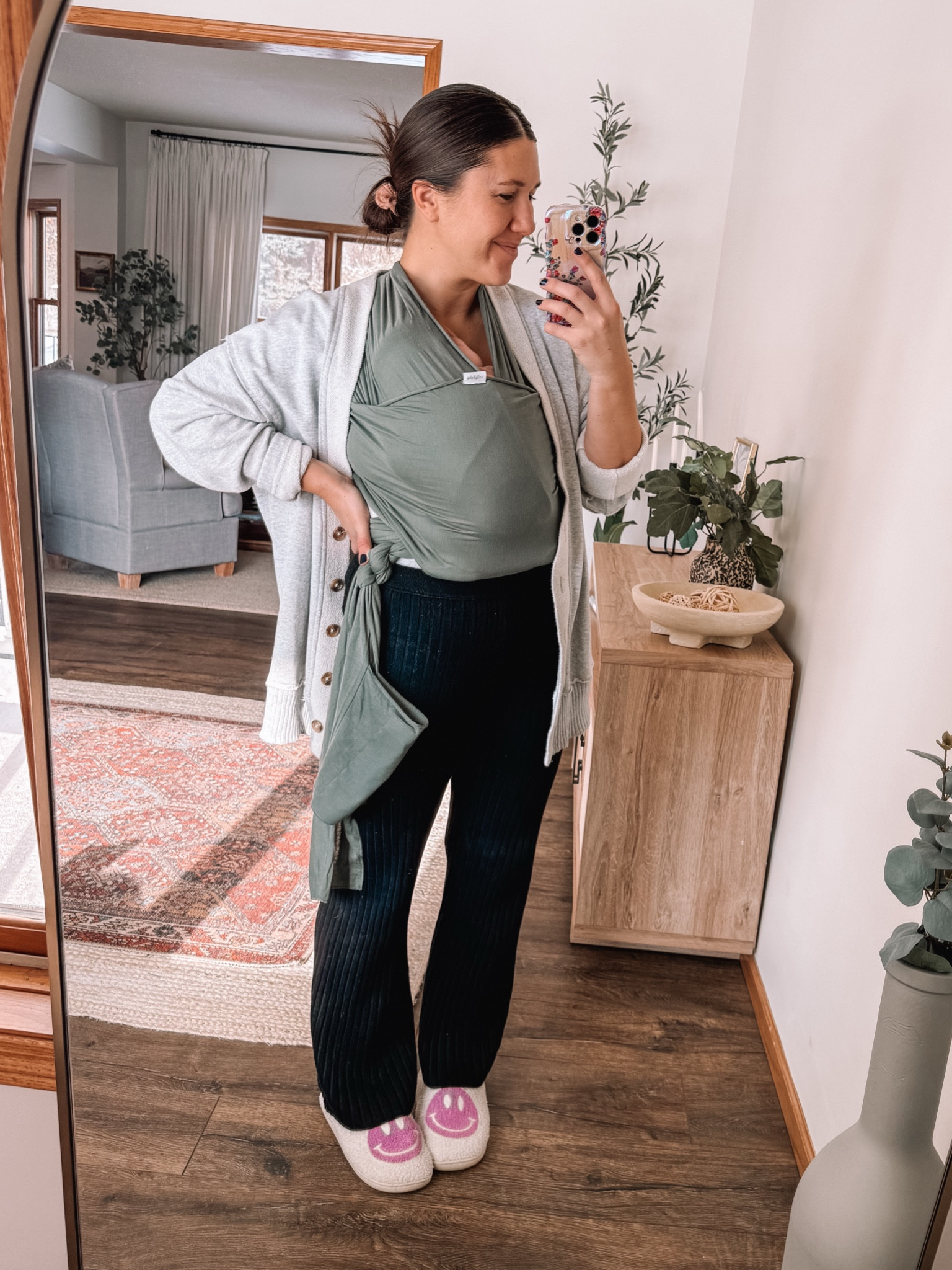 My daily look lately. All my Aerie finds are on sale! Wearing medium in sweater pants and nursing tank. Small in the sweatshirt cardigan. This baby wrap has been my favorite for all 3 kids! 

Nursing top
Postpartum outfit 
Postpartum outfits 
Aerie Real
Baby must haves
Newborn must haves 

#LTKBaby #LTKFindsUnder50 #LTKSaleAlert