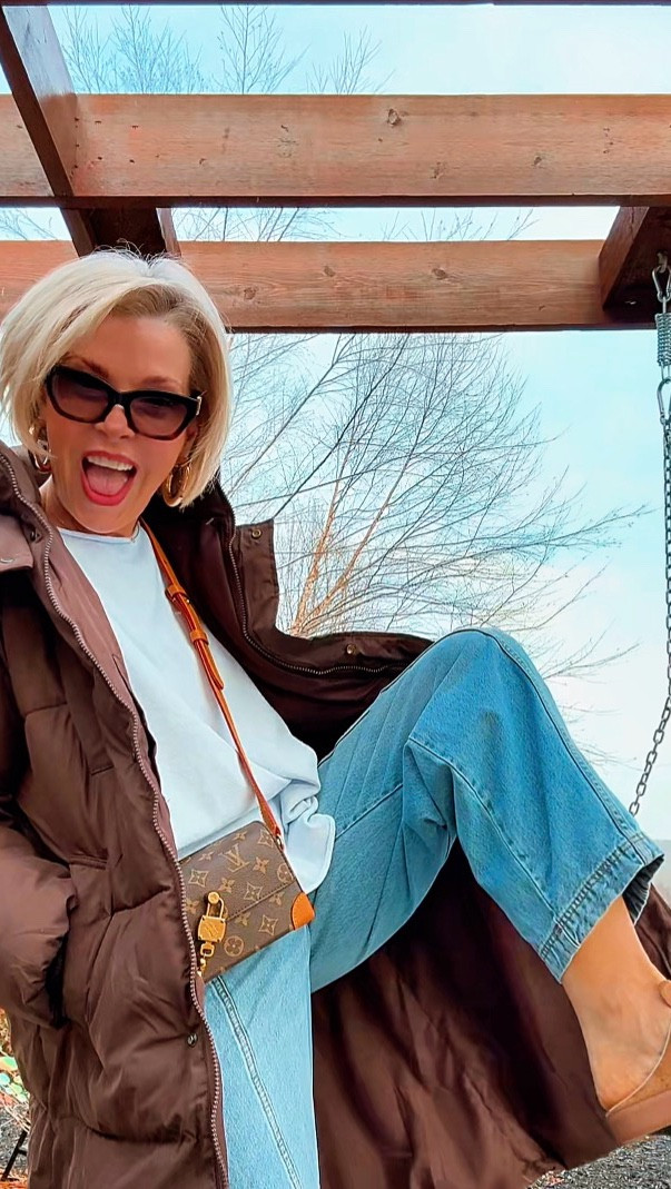 Effortless winter layers with a little designer wink 🤎
This chocolate puffer is cozy without the bulk, paired with a soft neutral tee and relaxed denim for that easy everyday feel. Finished it off with oversized sunnies, gold hoops, and my favorite LV crossbody for a touch of classic luxury.

#LTKstorytime #LTKootd #LTKdayinmylife