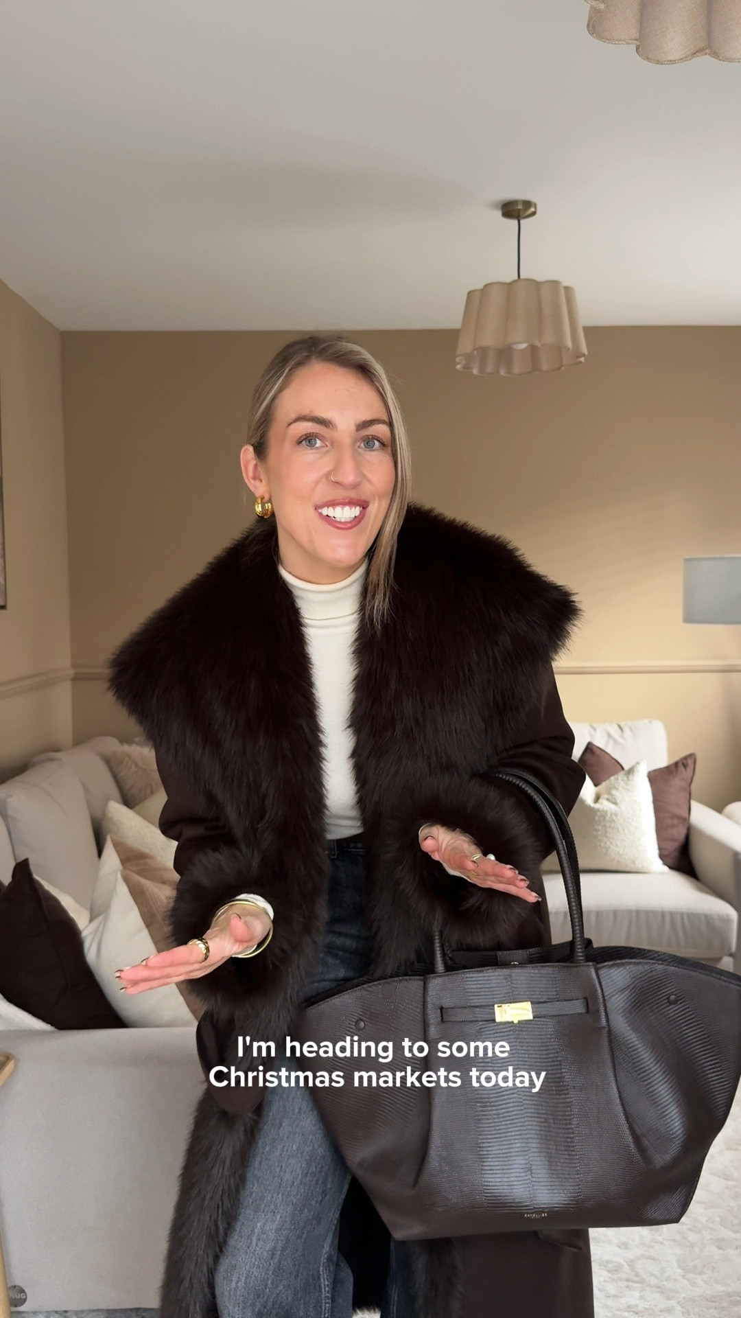 What I’m wearing to the Christmas Markets 🤎🎄✨

Zara coat, faux fur coat, outfit check, Uniqlo heat tech thermals, grey jeans, ankle boots, demellier bag 

#LTKfestive #LTKwinter #LTKuk