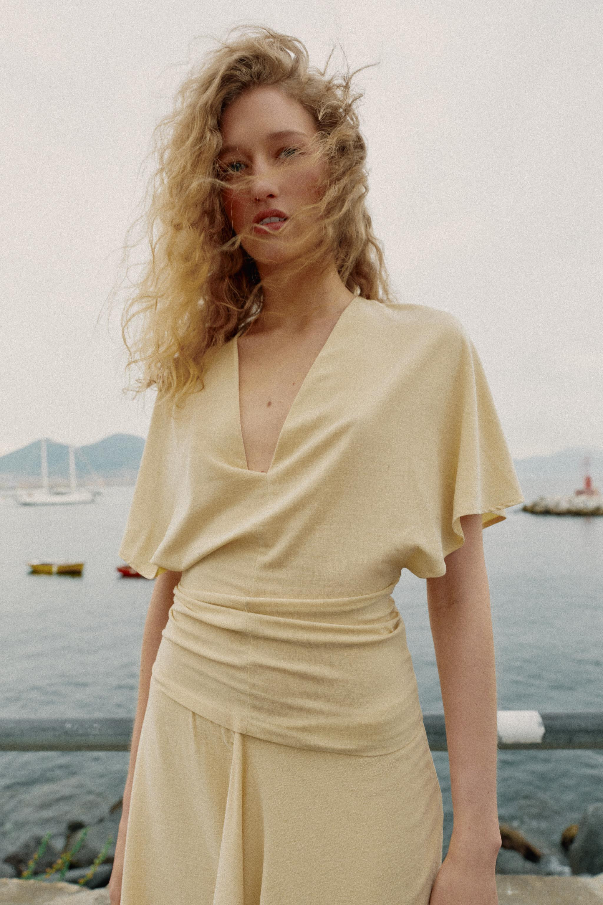 FLOWY V-NECK TOP | Zara US