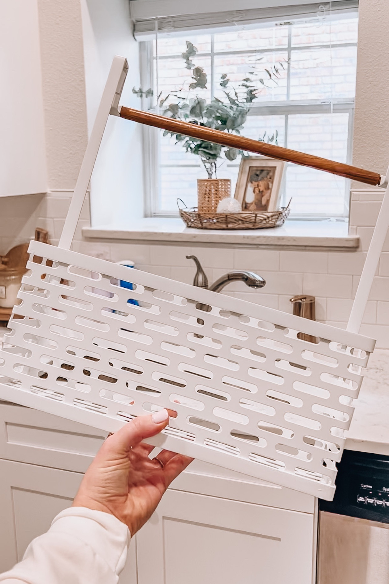 THE BEST sink organizer!!  😍 no more cleaners and dish  soap all over the the counters or reaching across the kitchen for a towel 🙌🏻

#LTKSale #LTKFind #LTKhome