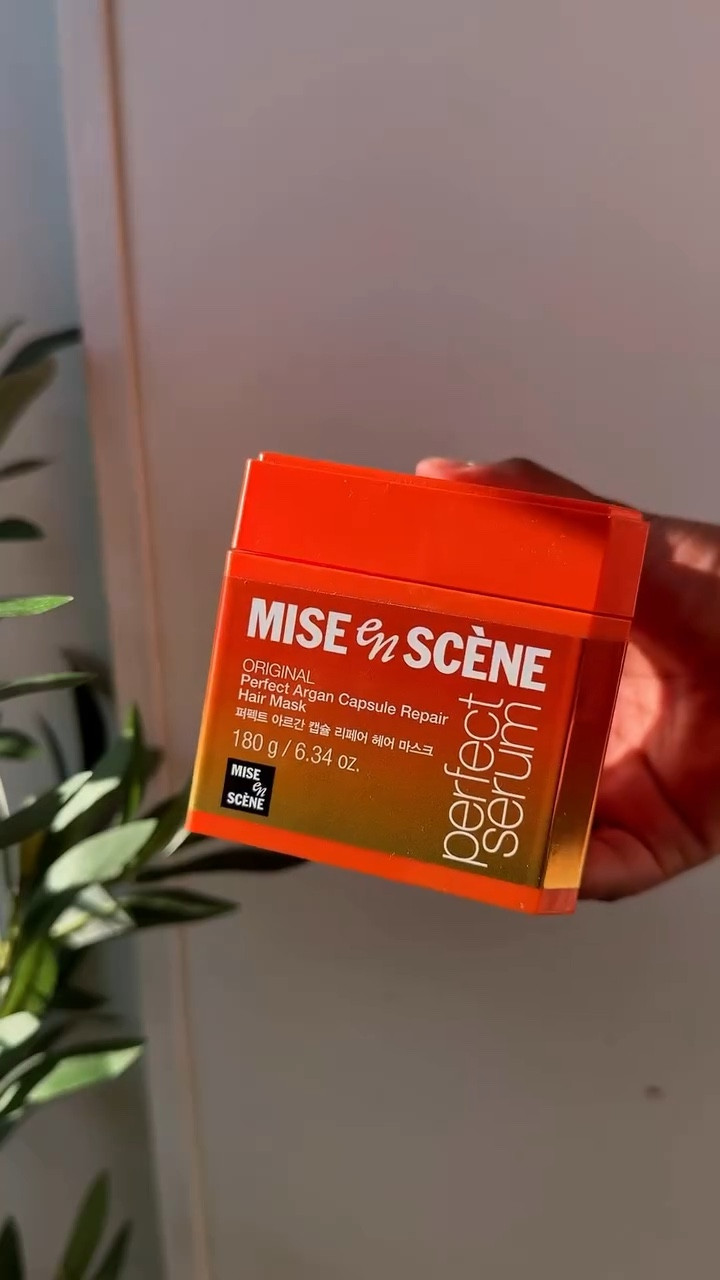 Si tu cabello está seco, opaco o dañado por el calor, una buena mascarilla puede hacer una gran diferencia. ✨

He estado usando la Mise en Scène Perfect Serum Hair Mask y deja mi cabello súper suave, hidratado y con mucho brillo. Perfecta para darle a tu pelo esa nutrición extra que necesita.

Si tu cabello necesita un reset… definitivamente tienes que probarla. 💛

@amazonbeauty @miseenscene_us #miseenscene #perfecthairmask