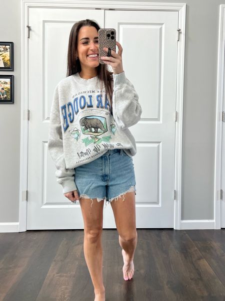 ABERCROMBIE SALEEEEE!!! sweatshirt is 15/10 for cozy (wearing a small) and these shorts are CHEFS KISS (wearing reg size 24)