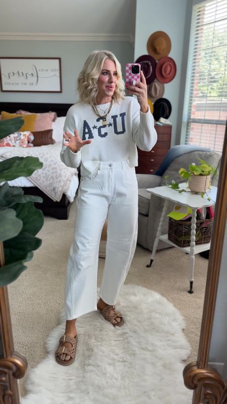 Barrel jeans in white (but also comes in a ton of washes) love the fit of these and they are under $50
Fits tts + easy way to adopt the trend 👖

#LTKVideo #LTKFindsUnder50 #LTKStyleTip
