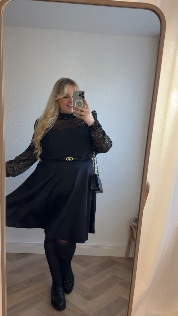 Outfit of the Night 🖤

15 % sparen bei Bon Prix mit dem Code:
15bysandra
(Gültigkeit: 13.10. -einschl. 15.10.2026; 15% auf Alles; einmalig einlösbar pro Kundin; gilt in DE App & Webshop)

#plussizefashion #rock #curvy #muster #autumn #herbst