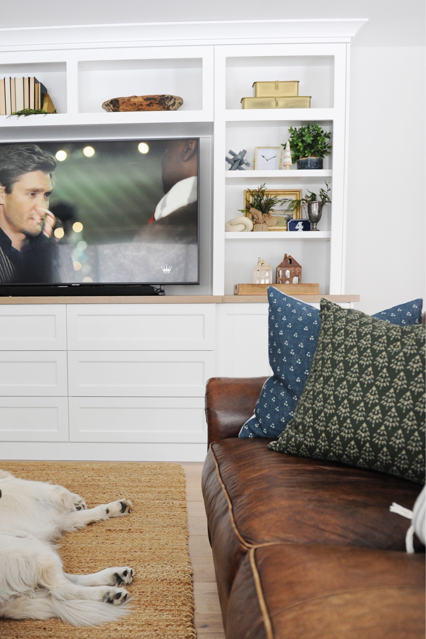 Family room shelf decor this Christmas.



#LTKfindsunder100 #LTKhome #LTKfindsunder50