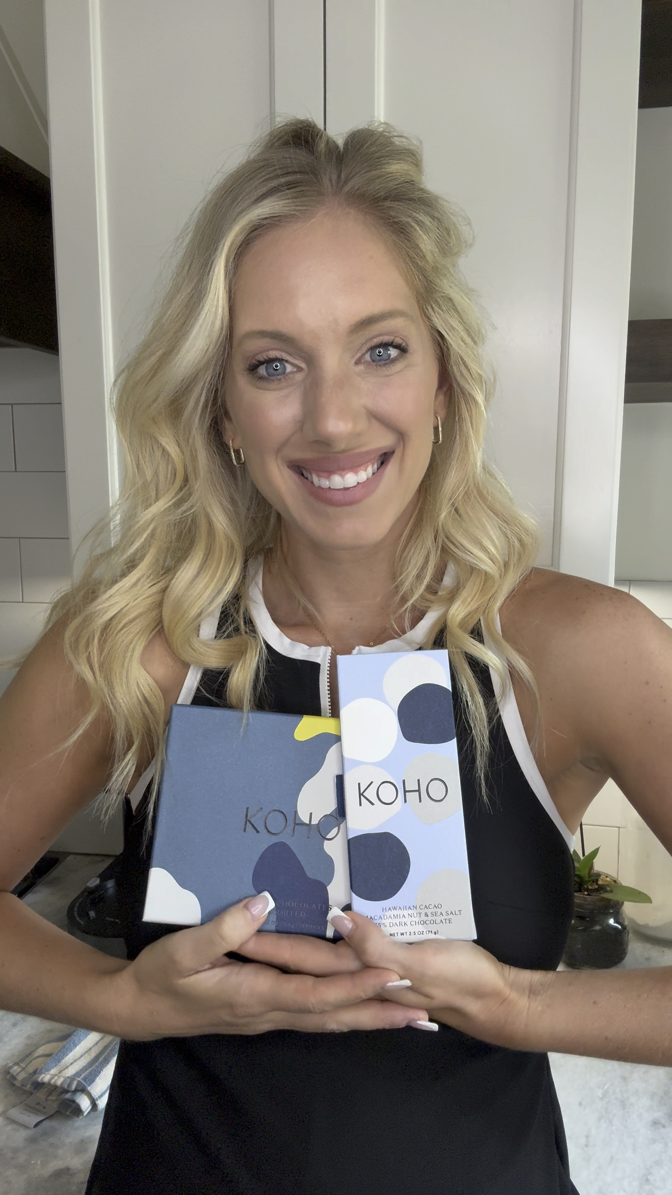 #ad Gift a little piece of paradise with @kohochocolates. 🍫🌺 Their artisanal bonbons are a symphony of indulgence, weaving the enchanting beauty and flavors of Hawai‘i into each handcrafted creation. From the vibrant pink Macadamia Blossom Honey Caramel to the sunset-hued Liliko‘i Caramel, every bonbon is an experience, reflecting the Islands' natural grandeur. Taste the heritage, richness, and adventure of Hawai‘i with each bite. Shop now and bring a touch of the Islands home. #KOHOChocolates #TasteHawaii #ArtisanalChocolate #HawaiianFlavors