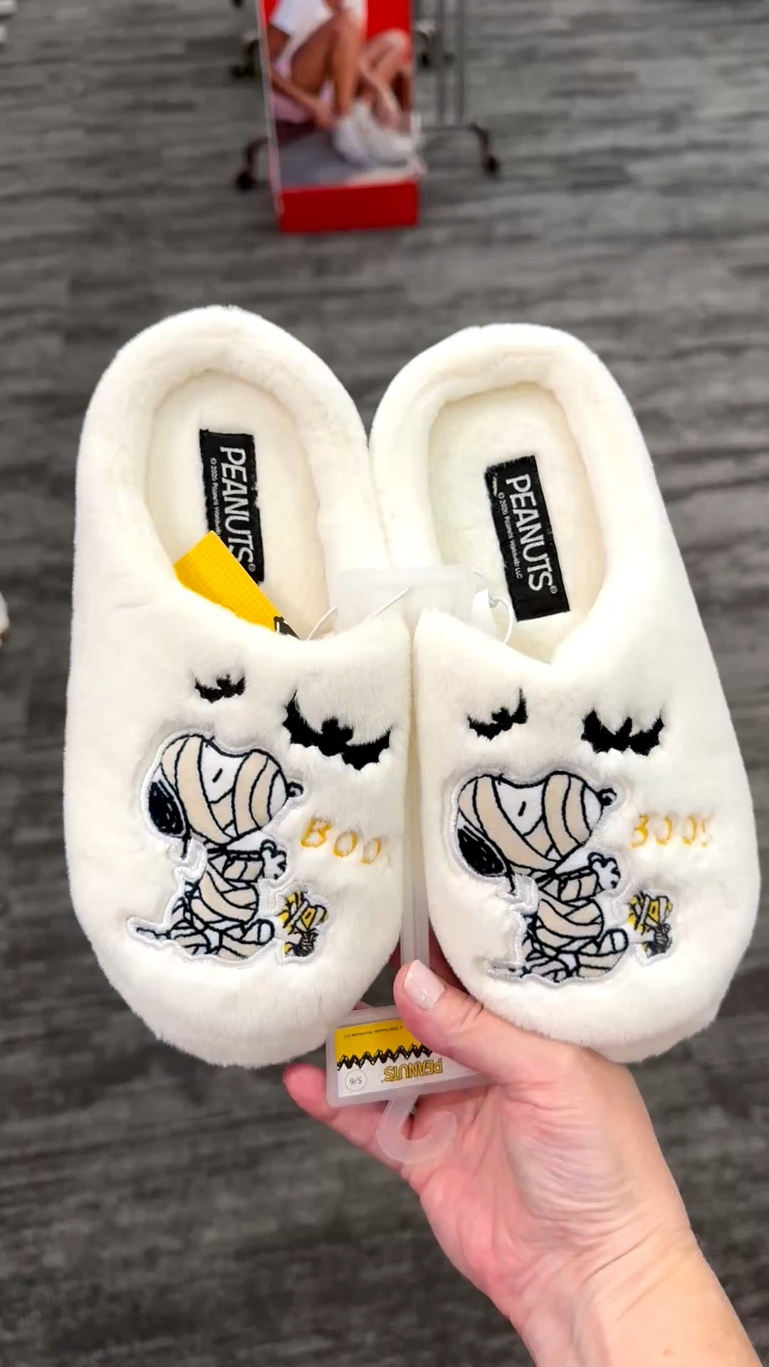 Mummy Snoopy and Mummy Woodstock make the cutest slippers for fall! Super soft for Halloween! 👻🦇

#peanuts #halloweenpeanuts #womensslippers #halloweensnoopy #halloweenwoodstock #target #womensfallpajamas #womenshalloweenpajamas

#LTKMidsize #LTKPlusSize #LTKTall