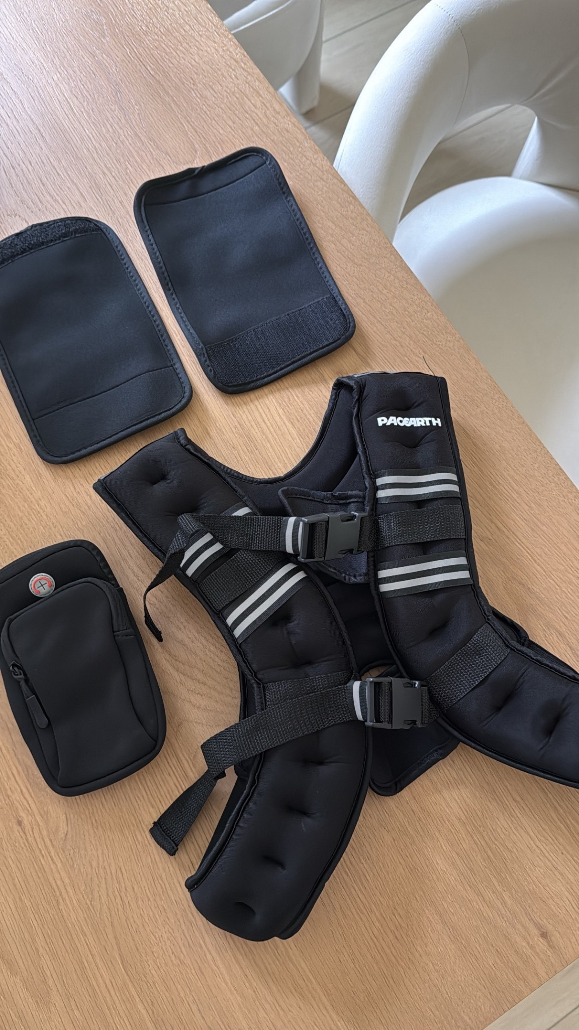 Weighted vest with phone bag and shoulder pads 💪🏼

#LTKSaleAlert #LTKActive #LTKfitnessgoals