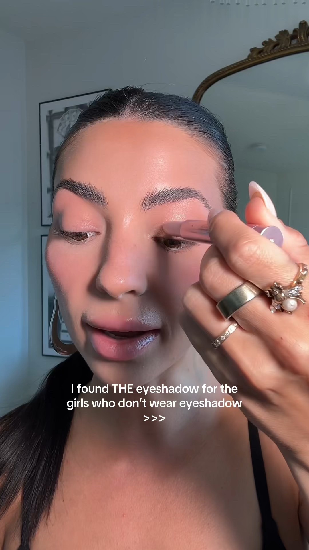 may we all be walking around like Victoria’s Secret angels this summer #eyeshadowstick #victoriassecretmakeup #softglam 