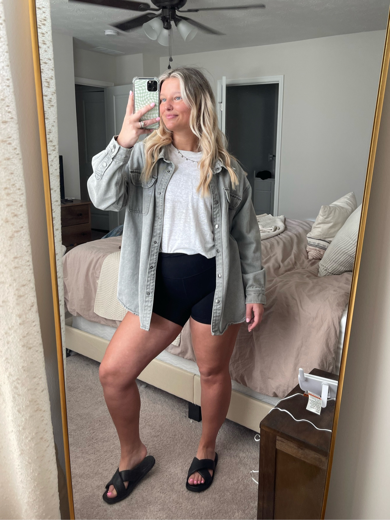 Mom fits are becoming my thing 🖤

#LTKGiftGuide #LTKfit #LTKFind