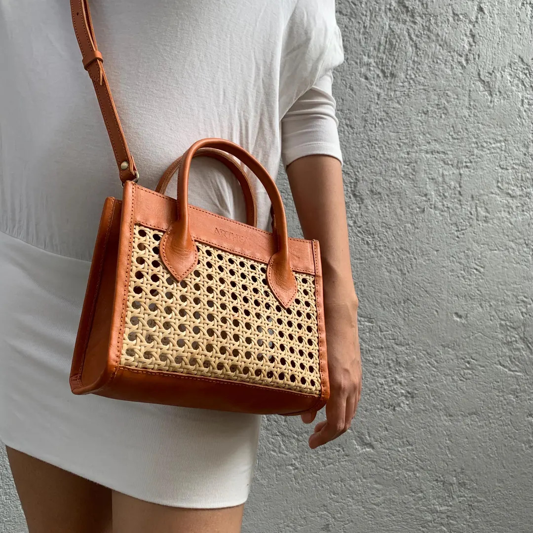 Handgefertigte Tan Leder Rattan Sling Bag, einfache Frauen Tasche - Etsy.de | Etsy (Global)
