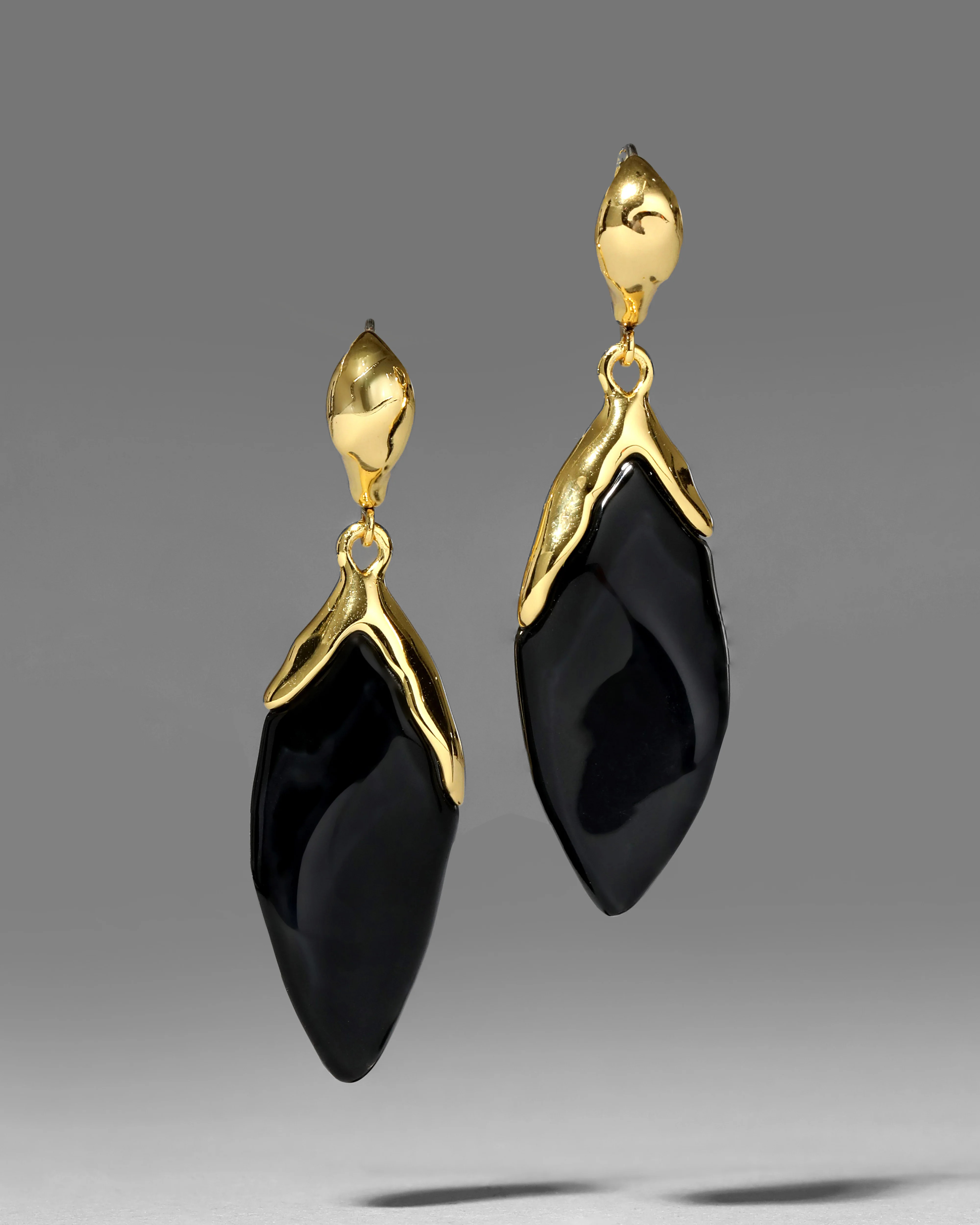 Lucite Petal Leverback Earring- Onyx | Alexis Bittar
