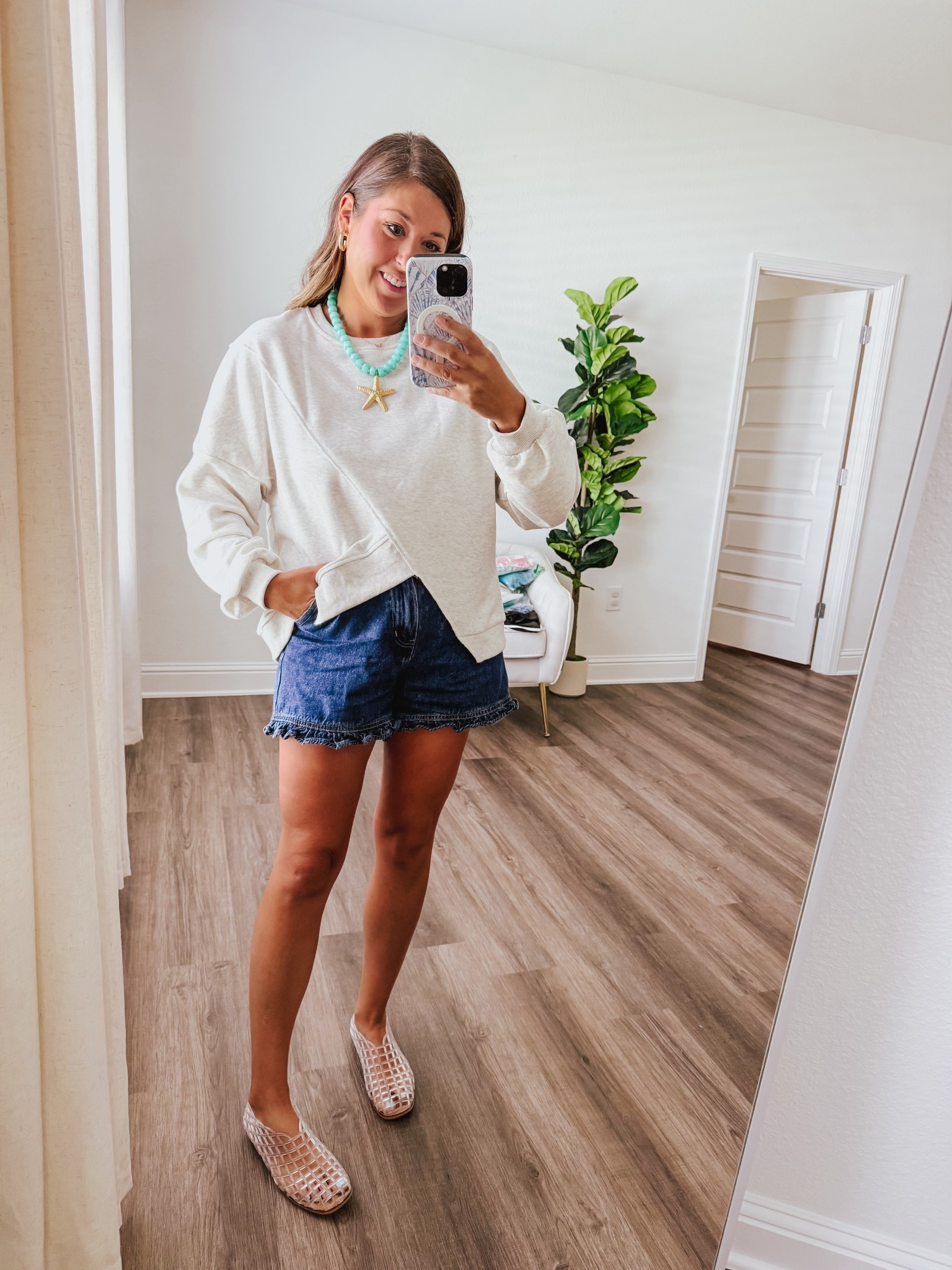 Casual outfit, rainy day outfit 

Wearing medium in top and size 8 in shorts 

#LTKootd
