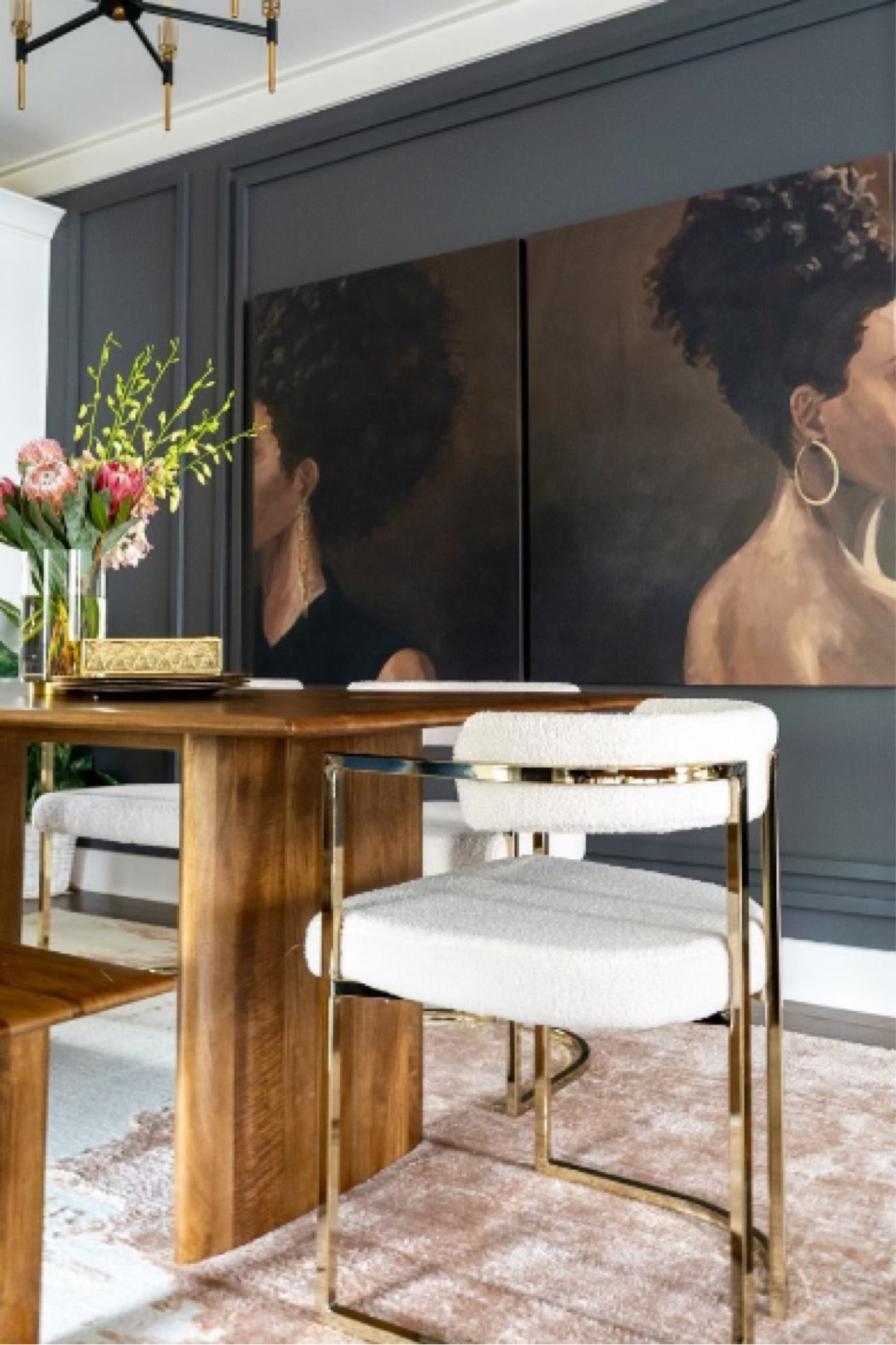 Hello… Welcome… Home… 🎶 #ProjectBlackRenaissance

#ltk #ltkhome #BLBshopping #blessedlittlebungalow #interiordesign #homedecor #atlantadecorator#atlantainteriordesigner #blackinteriordesign #blackownedbusiness #lovewhereyoulive

#LTKhome