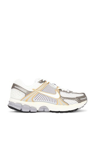 Nike Zoom Vomero 5 in Metallic Silver. - size 12 | Revolve Clothing (Global)
