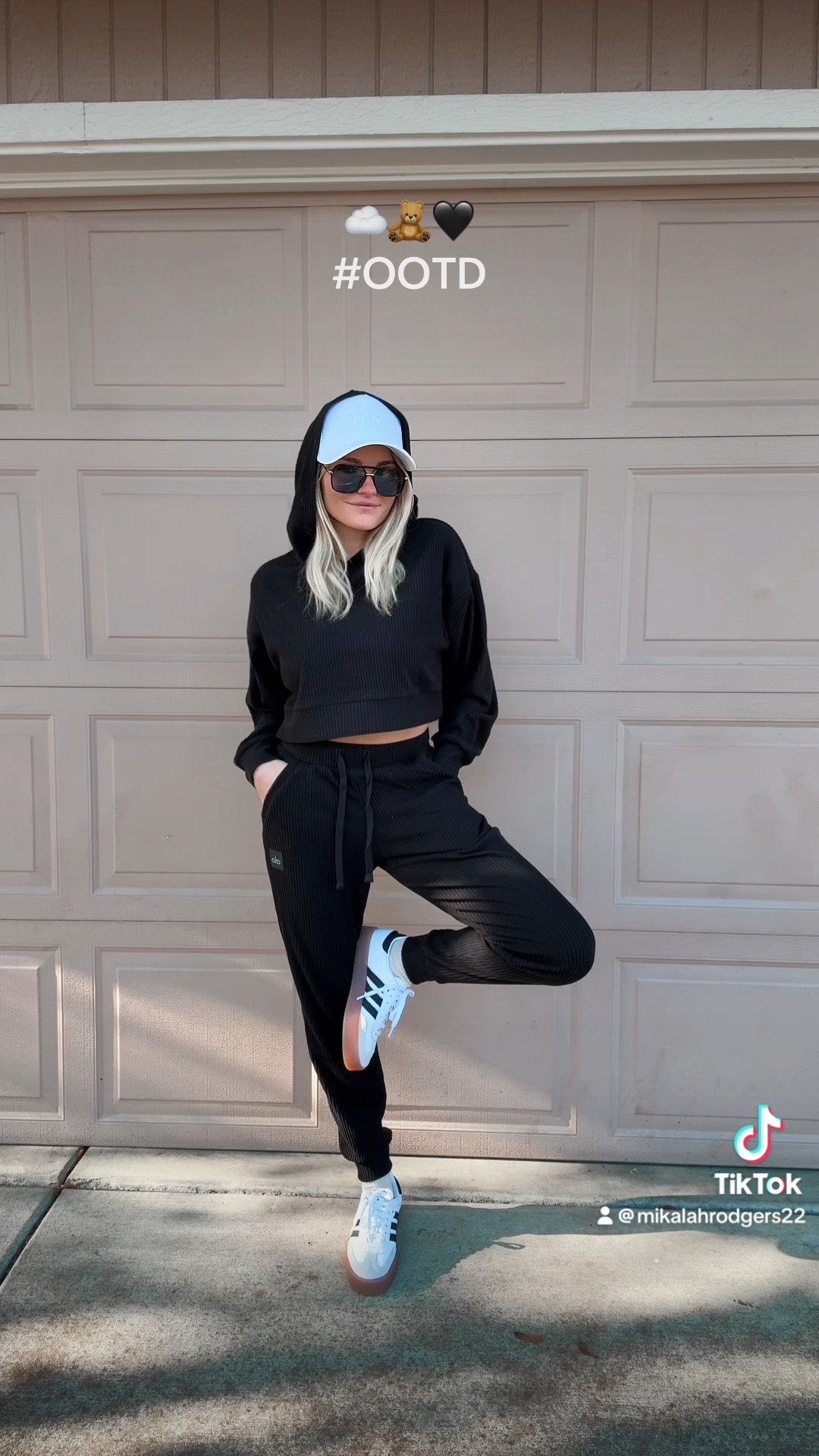 30% off alo right now!🤎🫶🏼 these muse sweat sweats are to die for!!

#LTKCyberWeek #LTKStyleTip #LTKSaleAlert