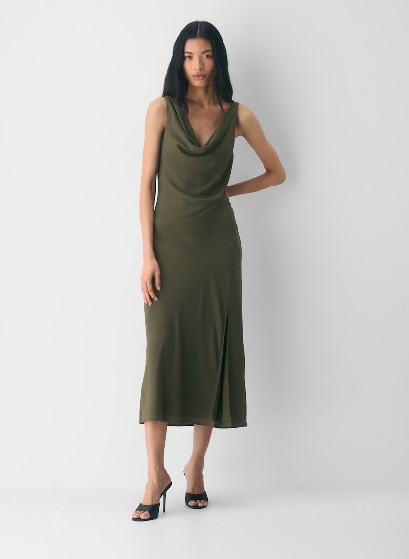 A slam dunk dress! Runs true to size! 