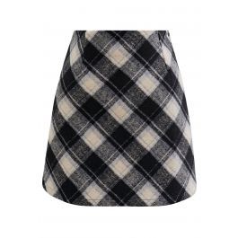 Iconic Plaid Pattern Mini Bud Skirt in Black | Chicwish