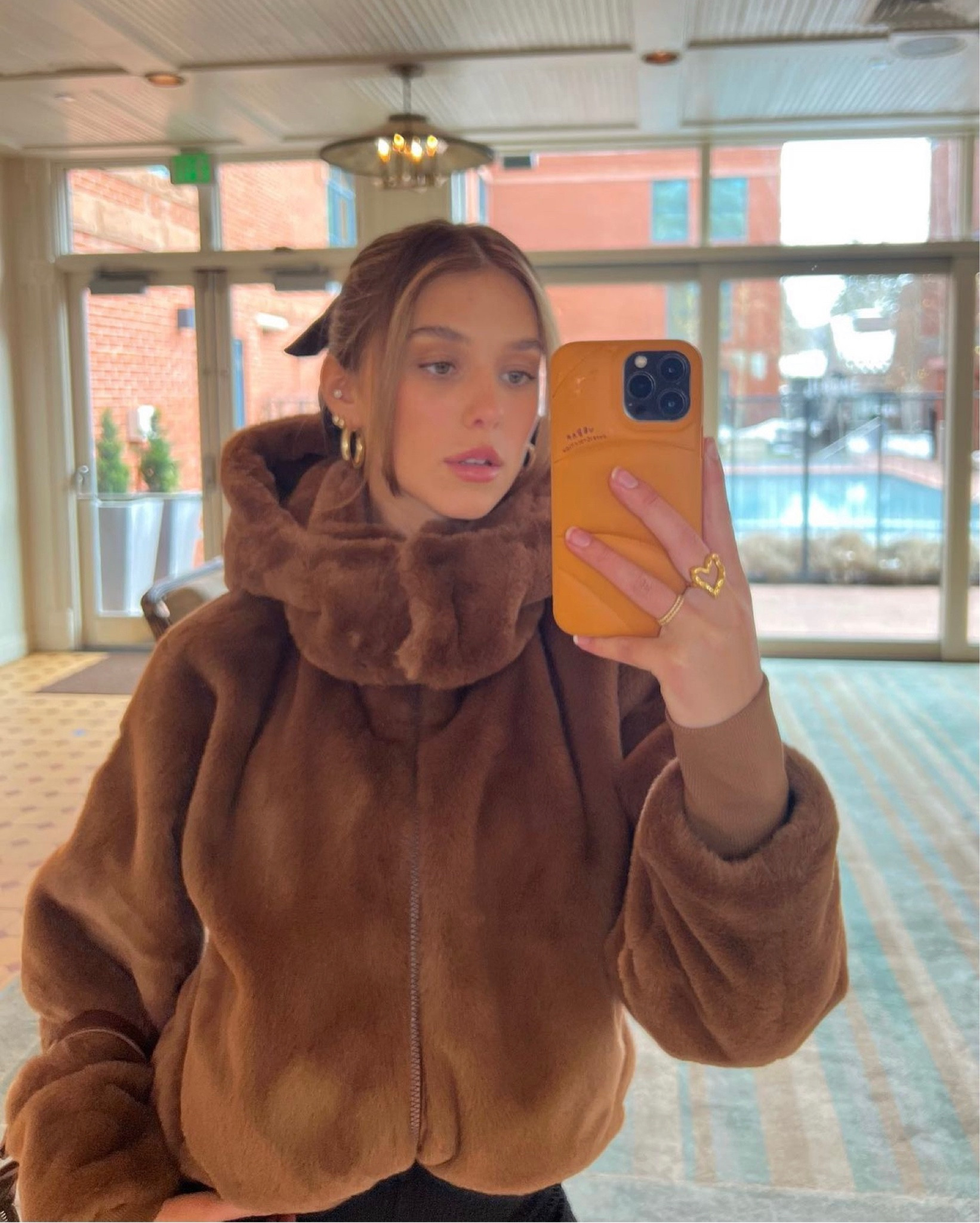 【INCHANT ME】Foxy Half Loose Fit Fur Jacket INCHANT ME】Foxy Half Loose Fit Fur Jacket