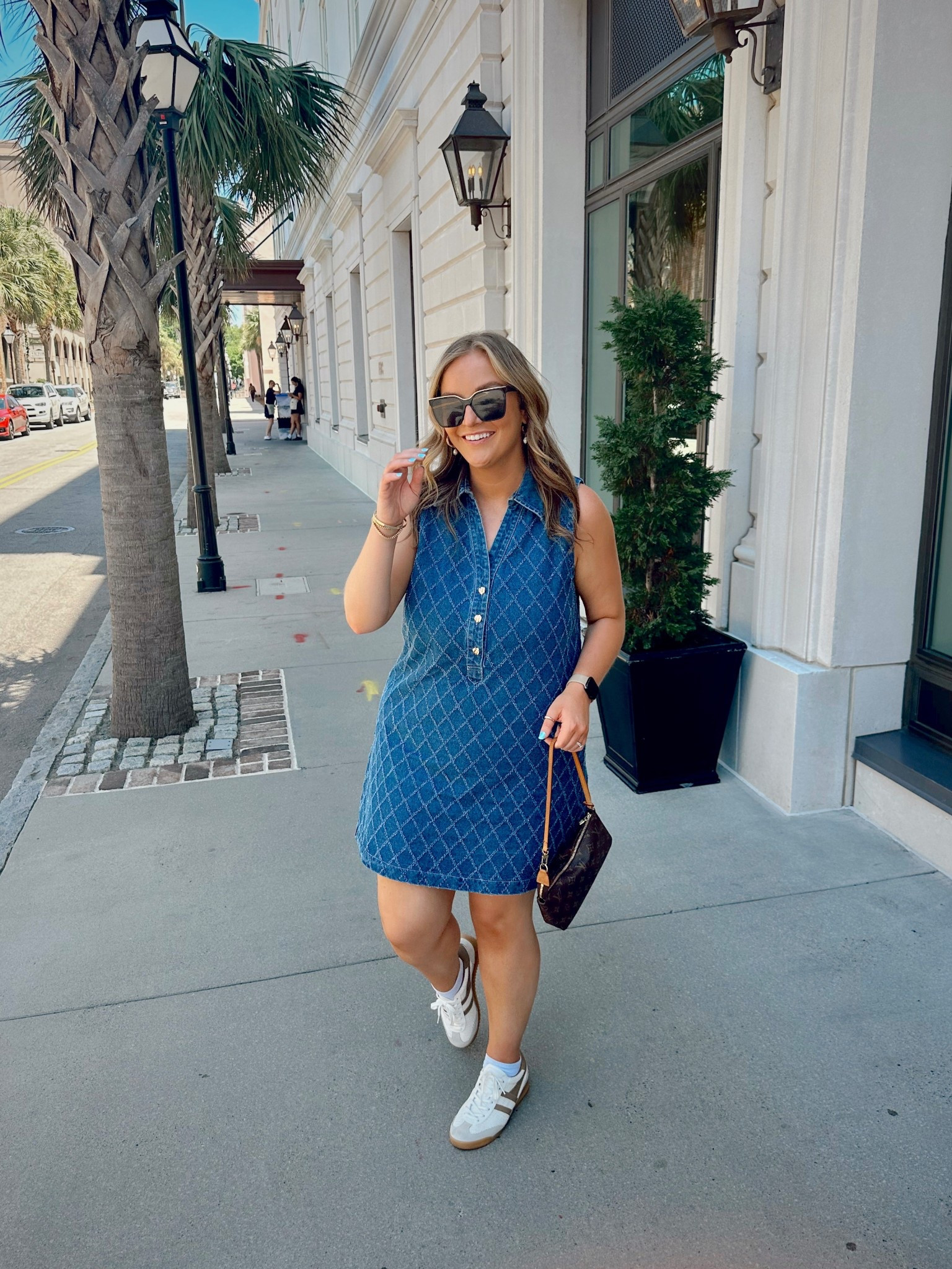 denim collared dress | gold sneakers | louis vuitton pochette | charleston 

#LTKSummerEdit #LTKShoeCrush #LTKStyleTip